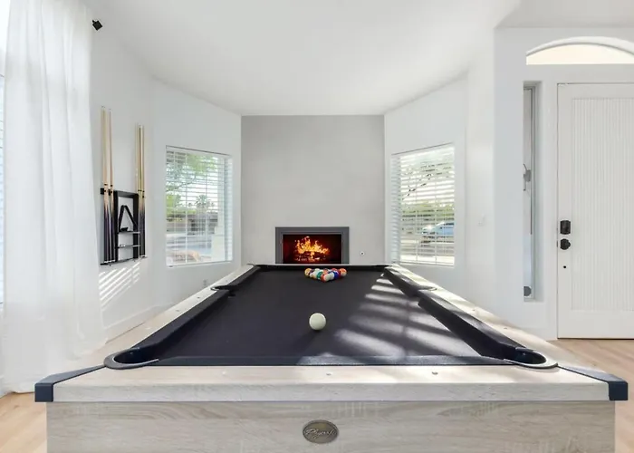 Holiday home Sweetwater Estate-pool-spa-sportcourt-putt Grn *