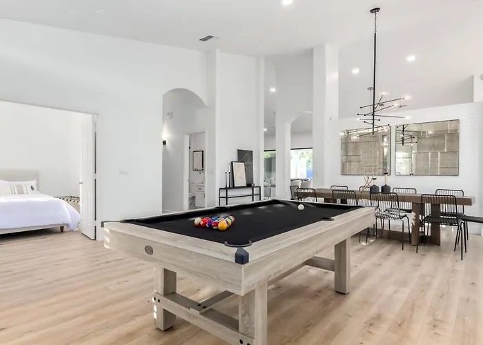 Sweetwater Estate-pool-spa-sportcourt-putt Grn Holiday home *