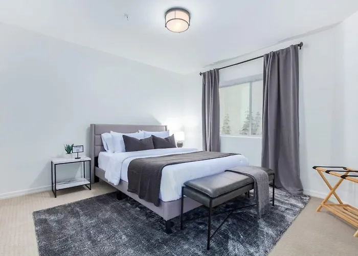Holiday home Sweetwater Estate-pool-spa-sportcourt-putt Grn