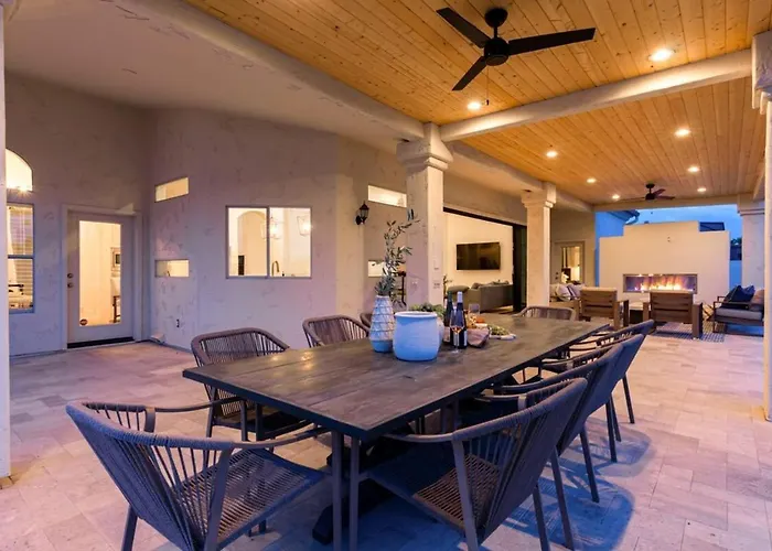 Sweetwater Estate-pool-spa-sportcourt-putt Grn Holiday home *