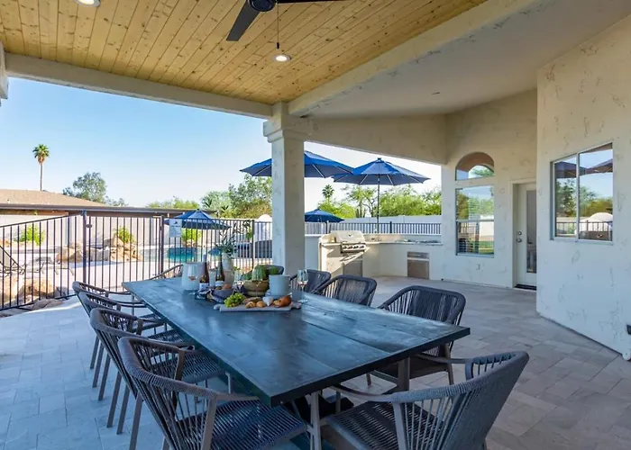 Holiday home Sweetwater Estate-pool-spa-sportcourt-putt Grn