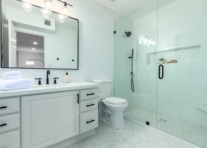 Sweetwater Estate-pool-spa-sportcourt-putt Grn Holiday home *
