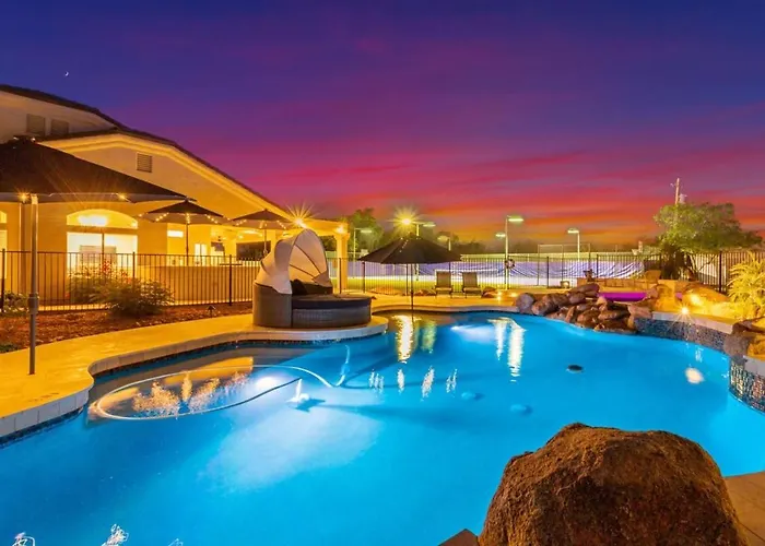 Holiday home Sweetwater Estate-pool-spa-sportcourt-putt Grn