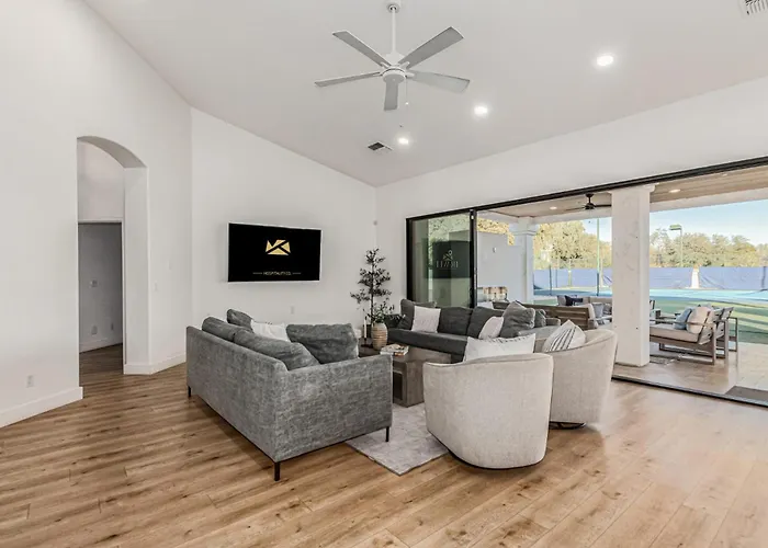 Sweetwater Estate-pool-spa-sportcourt-putt Grn Holiday home *
