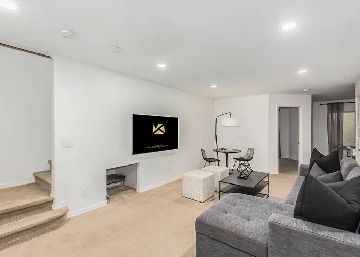 Sweetwater Estate-pool-spa-sportcourt-putt Grn Holiday home