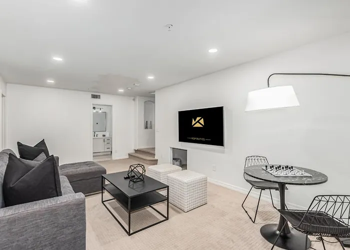 Holiday home Sweetwater Estate-pool-spa-sportcourt-putt Grn *